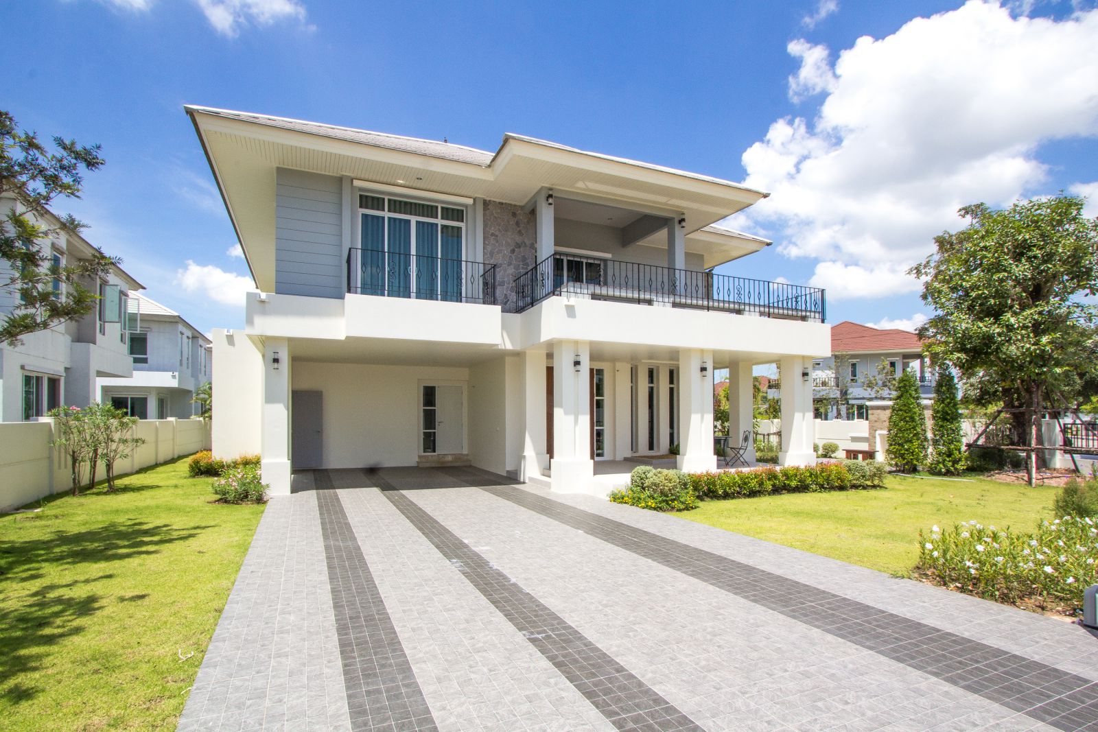 คลับเฮาส์และสระว่ายน้ำ